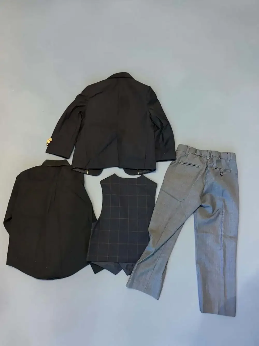 Class Club Boys 4-Piece Suit Set Blazer Vest Shirt Pants size 4/5